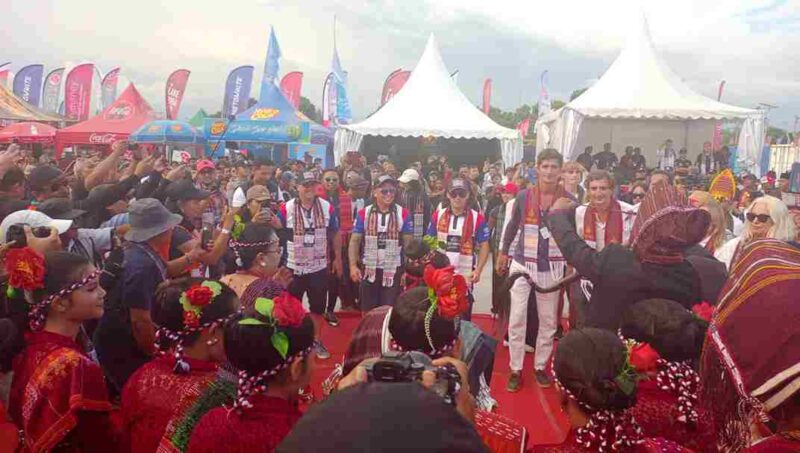 Horas Pesta Rakyat dihadiri oleh ribuan warga dan para pembalap F1 pada sabtu sore, (23/8)