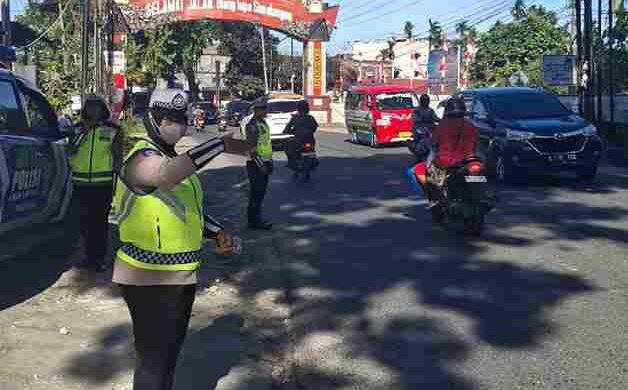  kegiatan penyuluhan keliling yang dilaksanakan di daerah rawan kecelakaan dan kemacetan, tepatnya di depan Hotel Sing A Song, Jalan Asahan, Kecamatan Siantar, Kabupaten Simalungun, pada Kamis, 28 Agustus 2025.