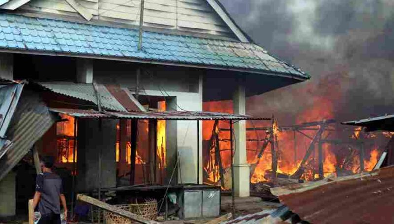 Kondisi saat Pasar Serbelawan kebakaran. 