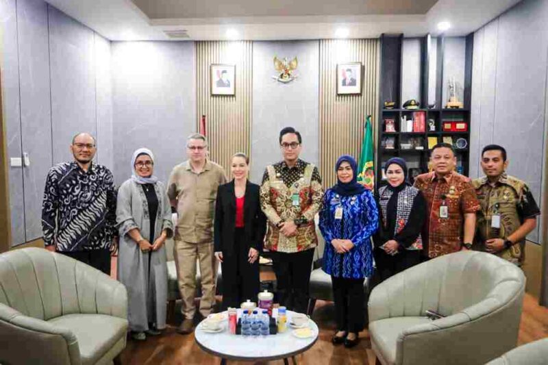 Wali Kota Medan Rico Tri Putra Bayu Waas menerima kunjungan Konsul Amerika Serikat, Lisa Podolny di rumah Dinas Wali Kota, jalan Sudirman, Kamis (28/8/25). 
