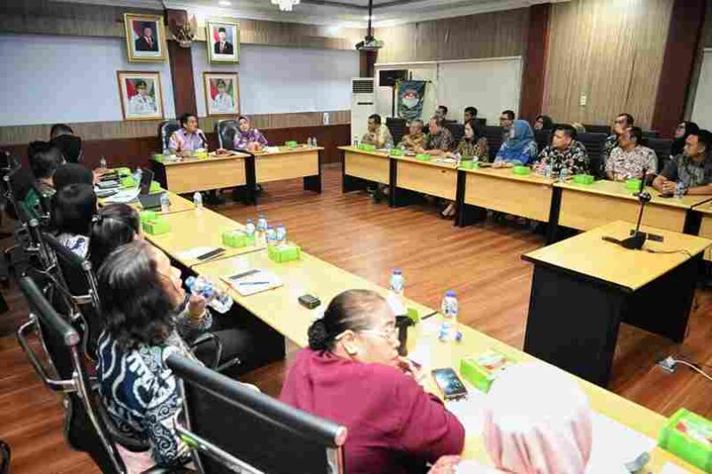 Sekdaprov Sumut Togap Simangunsong melakukan kunjungan kerja di Kantor Dinas Ketenagakerjaan Provinsi Sumut, Jalan Asrama, Medan, Kamis (21/8/2025). 