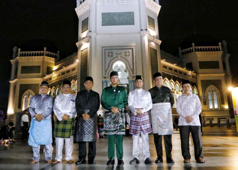 Wali Kota Medan, Rico Tri Putra Bayu Waas, menyampaikan rasa bahagia dan bangga terhadap Kesultanan Deli saat menghadiri Kenduri Diraja Negeri Deli di Masjid Raya Al-Mashun, Kamis (28/8/2025) malam.  