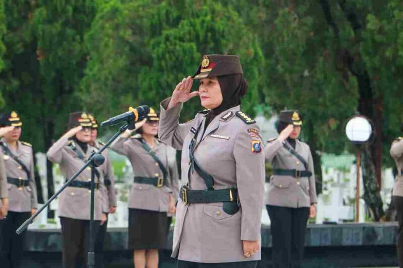 Upacara dipimpin langsung oleh Kombes Pol Heny Sorta Lubis, S.Sos, selaku senior Polwan Polda Sumut.