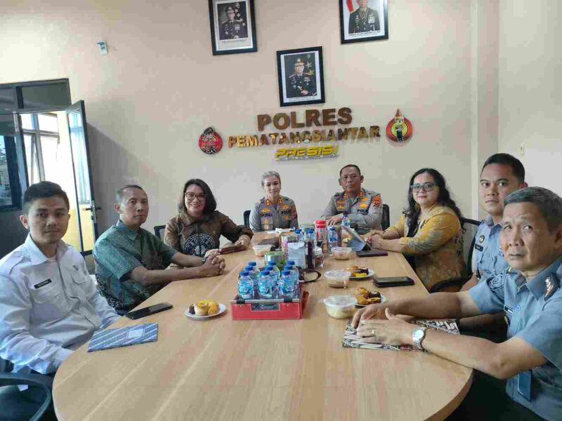  Kapolres Simalungun AKBP Marganda Aritonang, S.H., S.I.K., M.M., mengikuti kegiatan Penyuluhan Rancangan Undang-Undang tentang Hukum Acara Pidana Masa Persidangan-I Tahun 2025-2036. Kegiatan ini dilaksanakan dalam rangka Kunjungan Kerja Ketua Komisi III DPR RI beserta rombongan di Provinsi Sumatera Utara.