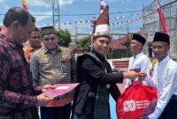 Wakil Bupati, Benny Gusman Sinaga, menyerahkan surat remisi khusus kepada perwakilan Warga Binaan Pemasyarakatan (WBP), Minggu (17/8/2025).