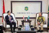 Rico Waas ketika menerima Deputi Bidang Tata Lingkungan dan Sumber Daya Alam Berkelanjutan Kementerian Lingkungan Hidup di Balai Kota, Selasa (19/8/25).