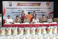 Konferensi Pers pengungkapan kasus tindak pidana perlindungan konsumen terkait Pabrik Pengolahan beras yang tidak sesuai dengan SNI pada klaim kemasan.