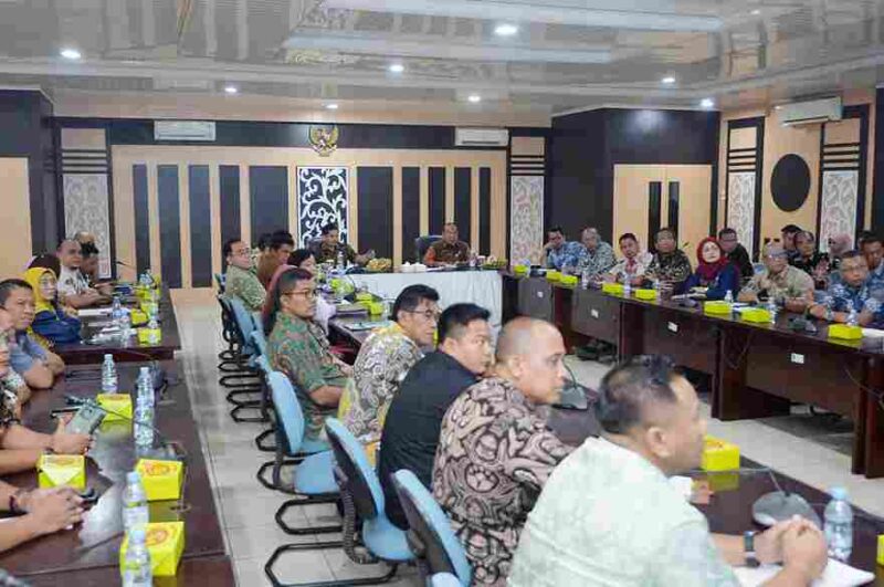 Sekretaris Daerah Provinsi Sumatera Utara (Sumut) Togap Simangunsong melakukan kunjungan kerja ke Kantor Dinas Ketahanan Pangan, Tanaman Pangan dan Hortikultura Provinsi Sumut di Jalan Jenderal Besar A.H Nasution, Kota Medan, Kamis (14/8).