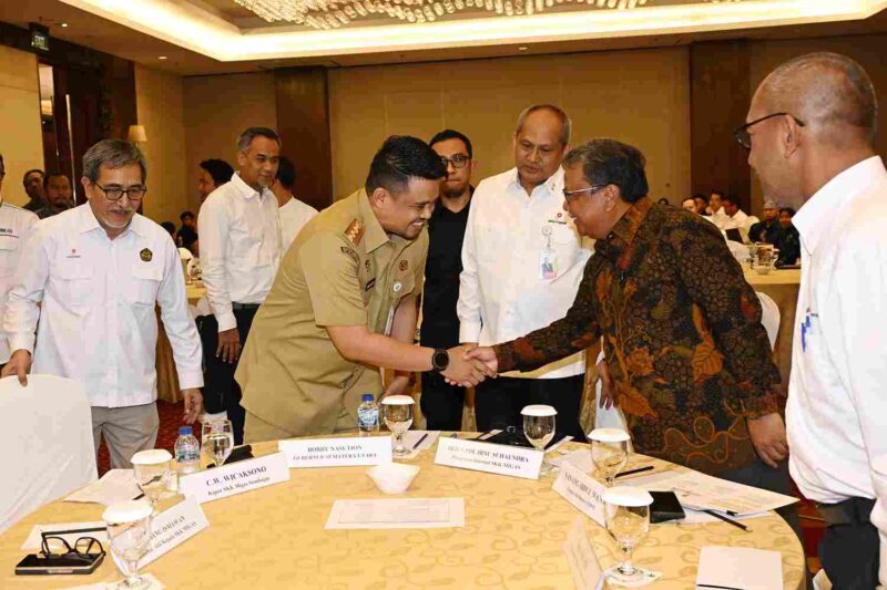 Gubernur Sumatera Utara (Sumut) Bobby Nasution didampingi Bupati Langkat Syah Afandin menghadiri Sosialisasi dan Implementasi Peraturan Menteri ESDM Nomor 14 Tahun 2025, di JW Marriot Hotel Jalan Puteri Hijau Medan, Selasa (05/08/2025).