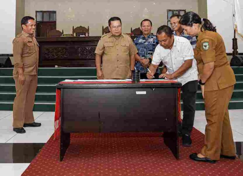 Wali Kota Pematangsiantar Wesly Silalahi menghadiri penutupan Rapat Paripurna VII DPRD Kota Pematangsiantar, Selasa (5/8/2025) sore.