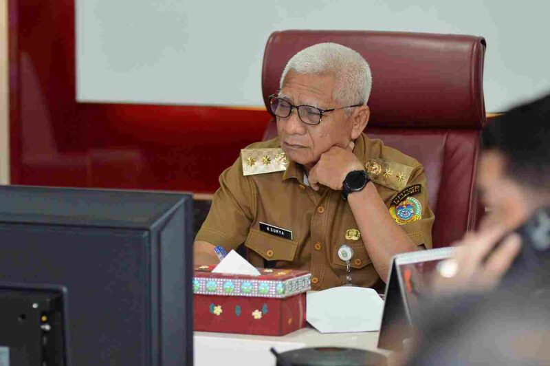 Wakil Gubernur Sumatera Utara (Sumut) Surya ikuti Rapat Koordinasi Pengendalian Inflasi Tahun 2025 dengan Kementerian Dalam Negeri RI secara daring melalui aplikasi Zoom Meeting di Ruang Sumut Smart Province Lantai 6 Kantor Gubernur Sumut Jalan Diponegoro Kota Medan, Selasa (19/8).
