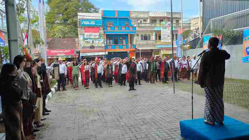semarak budaya mewarnai peringatan Hari Ulang Tahun ke-80 Kemerdekaan Republik Indonesia di Branch Office BRI Balige, Kabupaten Toba, pada Minggu pagi, 17 Agustus 2025. Upacara dimulai pukul 07.00 WIB di halaman kantor BRI Jalan Sisingamangaraja No.188.
