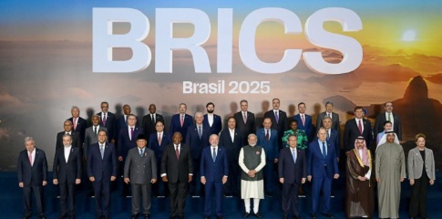 foto bersama para kepala negara saat pertemuan BRICS di Brasil 2025