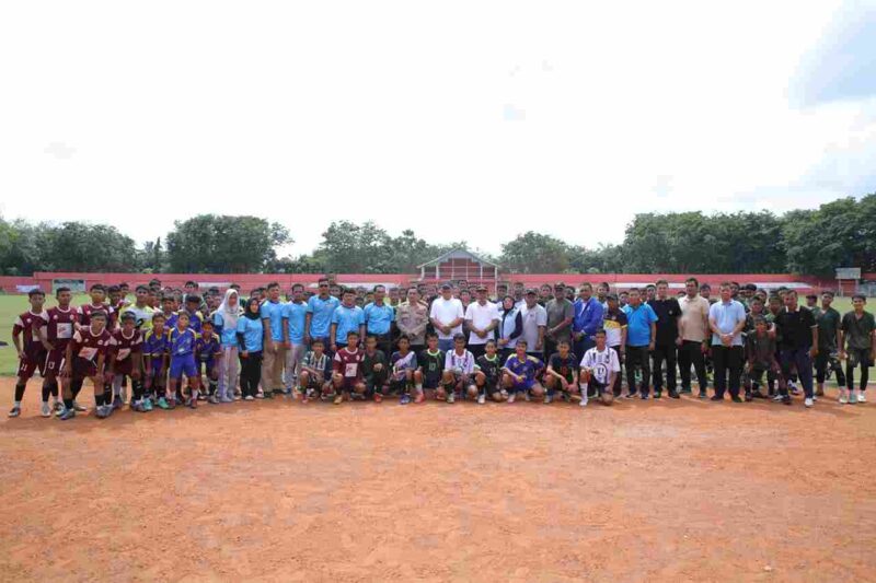 ‎Bupati Asahan secara resmi membuka Turnamen Sepak Bola dalam rangka memperingati Hari Ulang Tahun Partai Amanat Nasional (PAN) yang digelar di Stadion Mutiara, Minggu (24/08/2025).