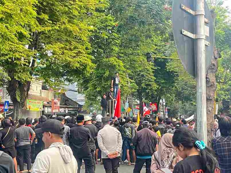 Mahasiswa dan Warga Demo Polres Kepanjen di Malang, Sabtu, (30/8)
