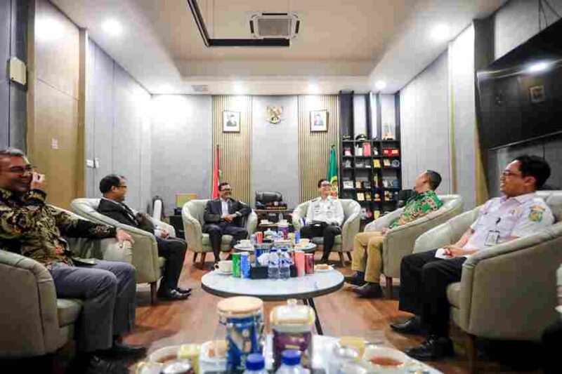 Rico Waas saat menerima panitia Sinode HKI Ke-65 di Rumah Dinas Wali Kota Medan, Rabu (27/8/2025).