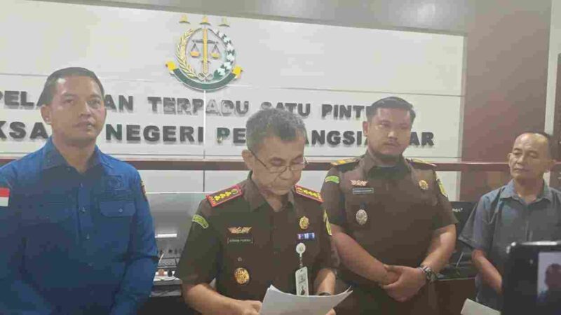Kajari Pematangsiantar, Erwin Purba saat melaksanakan Konferensi Pers menjawab tudingan Aksi Demo Gerakan Peduli Adyaksa. Kamis, (21/8)