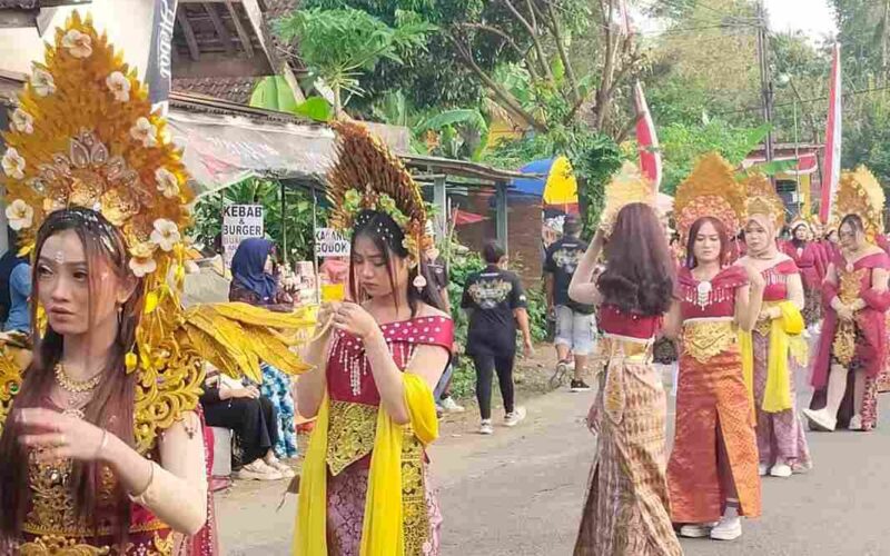 Peserta Karnaval.