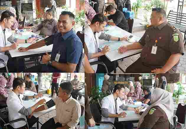 Kegiatan Donor Darah yang dilaksanakan oleh Kejari Aceh Timur. 
