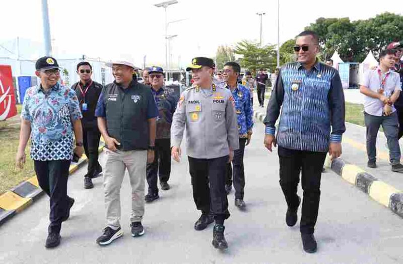 Komisi Kepolisian Nasional (Kompolnas) RI melakukan kunjungan kerja ke Kabupaten Toba pada Jumat (22/8/2025) untuk memantau langsung kesiapan pengamanan ajang internasional F1H2O Powerboat 2025. Kunjungan ini dipimpin Ketua Tim Dr. Yusuf, S.Ag., M.H. bersama sejumlah pejabat Kompolnas RI.