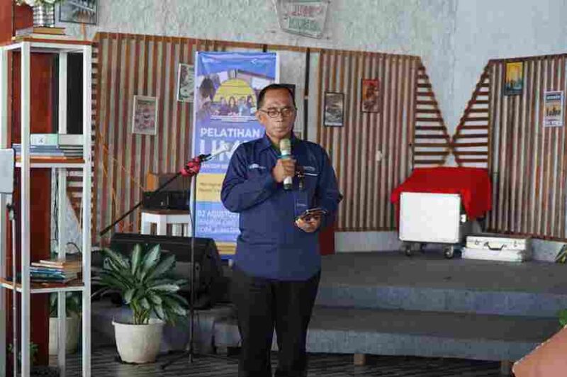 Jaka Sugiyanta Suryo, Direktur Komersil, Pengembangan Bisnis dan IT Perum LKBN Antara dalam acara kegiatan pelatihan terhadap para pelaku UMKM yang dilaksanakan oleh Perum LKBN ANTARA di Renjana Cafe, Lumban Silintong, Balige, Kabupaten Toba pada Sabtu (02/08/25),  