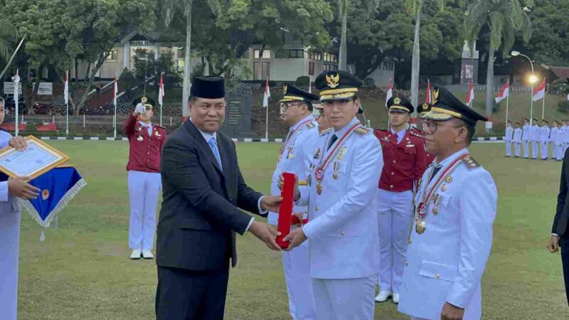 Institut Pemerintahan Dalam Negeri (IPDN) menganugerahkan Tanda Penghargaan Kartika Pamong Praja Muda dan Alumni Kehormatan Pendidikan Tinggi Kepamongprajaan kepada Wali Kota Medan Rico Tri Putra Bayu Waas dan Wakil Wali Kota Medan H. Zakiyuddin Harahap.