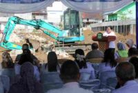 Plt Asisten Administrasi Umum Rosion Julietta Hutauruk SH MSi menghadiri acara Peletakan Batu Pertama Pembangunan Gedung Laboratorium Kesehatan Masyarakat Kota Pematangsiantar, di Jalan Vihara Kelurahan Simalungun Kecamatan Siantar Selatan, Rabu (06/08/2025)