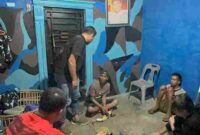 Penggerebekan dilakukan pada Jumat malam, 25 Juli 2025, di Kantor Subrayon AMPI Hamdan, Jalan Teratai, Kelurahan Hamdan, Kecamatan Medan Maimun. 