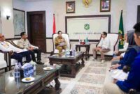 Wali Kota Medan Dr. Rico Tri Putra Bayu Waas, S.E., M.M., menerima audiensi PT Medan Binjai Toll (MBT) di Balai Kota Medan, Senin (4/8/2025).