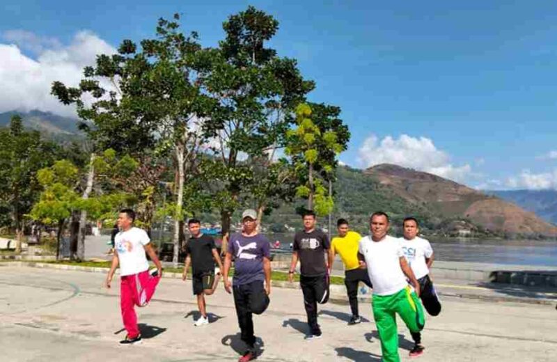 PT Bank Rakyat Indonesia (BRI) Cabang Balige menggelar pelatihan fisik bagi Satuan Pengamanan (Satpam) di lingkungan wilayah BRI Balige dan supervisinya. pada Sabtu pagi, 9 Agustus 2025