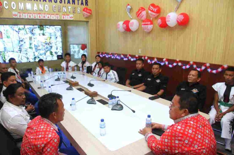 Wali Kota Pematangsiantar Wesly Silalahi SH MKn menerima audiensi Pengurus Cabang (Pengcab) dan atlet Tarung Derajat Kota Pematangsiantar, di  ruang kerja kantor wali kota, Jalan Merdeka, Kamis (07/08/2025) sore
