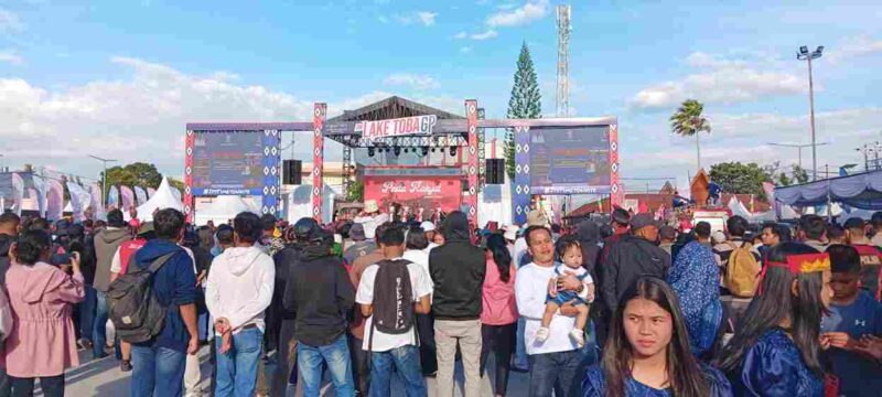 Ribuan warga menghadiri  acara Pesta Horas dalam rangka menyemarakkan F1 Powerboat 2025,