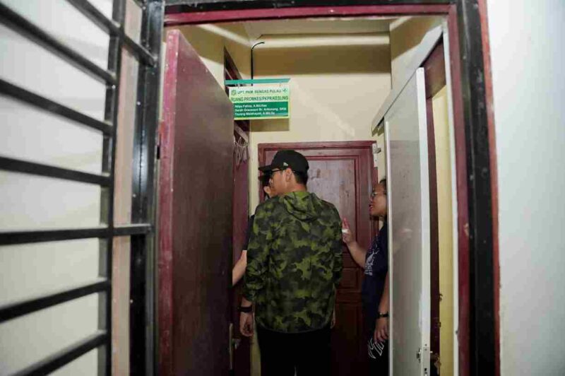 Wali Kota Medan Rico Tri Putra Bayu Waas meninjau Puskesmas Rengas Pulau di Jalan Marelan V.di Kelurahan Terjun, Kecamatan Medan Marelan, Sabtu (16/8/2025)