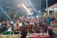 Ratusan Warga RW 03 Nonton Ludruk Armada. 