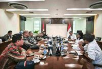 Wali Kota Pematangsiantar Wesly Silalahi SH MKn berdiskusi dengan Wakil Menteri Pekerjaan Umum Republik Indonesia (Wamen PU RI) Ir Diana Kusumastuti MT di Kantor Kementerian PU, Jalan Pattimura Kebayoran Baru Jakarta Selatan, Kamis (31/07/2025).

