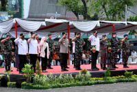 Gubernur Sumatera Utara (Sumut) Muhammad Bobby Afif Nasution bersama Pangdam I Bukit Barisan Mayjen TNI Rio Firdianto, Ketua DPRD Sumut Erni Ariyanti Sitorus, Kapolda Sumut Irjen Pol Whisnu Hermawan Februanto, Kajati Sumut Harli Siregar, Walikota Medan Rico Tri Putra Bayu Waas, Wakil Bupati Deliserdang Lom Lom Suwondo, serta Walikota Binjai Amir Hamzah saat Apel Gelar Pasukan  Patroli Gabungan Simpatik untuk Indonesia Damai di Lapangan Benteng, Medan, Rabu (10/9). 