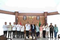 Gubernur Sumatera Utara (Sumut) Bobby Afif Nasution, beserta Wakil Gubernur Surya di dampingi OPD Pemprov menerima kunjungan PT Garuda Indonesia di Anjungan Lantai 9 Kantor Gubernur, Rabu (10/09/2025). 