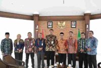Gubernur Sumatera Utara (Sumut) Muhamamd Bobby Afif Nasution menerima audiensi Dewan Pengurus Partai Keadilan Sejahtera (PKS) Sumut, di Anjungan Lantai 9, Kantor Gubernur Sumut, Jalan Pangeran Diponegoro Nomor 30 Medan, Kamis (11/9/2025).