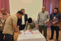 Bupati Aceh Timur, Iskandar Usman Al-Farlaky, S.H.I., M.Si., saat Penandatanganan nota kesepahaman (MoU) dan perjanjian kerja sama (PKS) berlangsung di Medan, Jumat (26/9/2025).