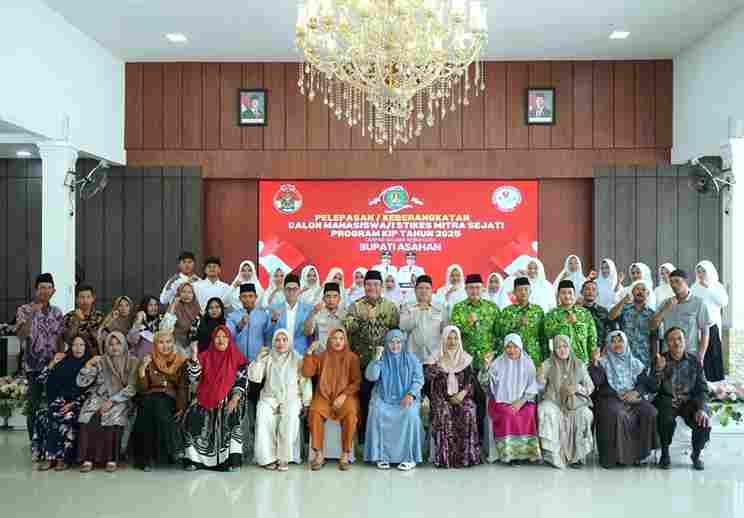 Bupati Asahan, Taufik Zainal Abidin, S.Sos., M.Si, melepas keberangkatan 17 calon mahasiswa/i asal Asahan yang diterima di STIKES Mitra Sejati Medan melalui Program Kartu Indonesia Pintar (KIP) Tahun 2025. 