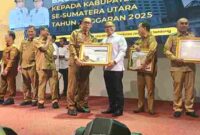 Bupati Tapanuli Utara Dr. Jonius Taripar Parsaoran Hutabarat, S. Si, M. Si., menghadiri acara Launching UHC Prioritas Sumatera Utara sekaligus penyerahan Dana Bagi Hasil (DBH) tahap III kepada kabupaten/kota se-Sumatera Utara yang digelar di Graha Bhinneka Perkasa Jaya, Lubuk Pakam, (Senin, 29 September 2025). 