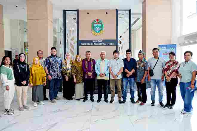 Wakil Gubernur Sumatera Utara Surya menerima audensi Aliansi Pejuang Reformasi Agraria (APARA) di Kantor Gubernur Jalan Diponegoro 30, Medan, Kamis (25/9/2025).