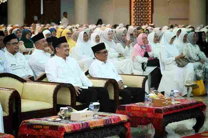 Gubernur Sumut Bobby Nasution menghadiri Peringatan Maulid Nabi Muhammad SAW di Lingkungan Pemprov Sumut di Aula Raja Inal Siregar, lantai 2 Kantor Gubernur Sumut, Jalan Diponegoro No. 30, Medan, Selasa (23/9/2025).