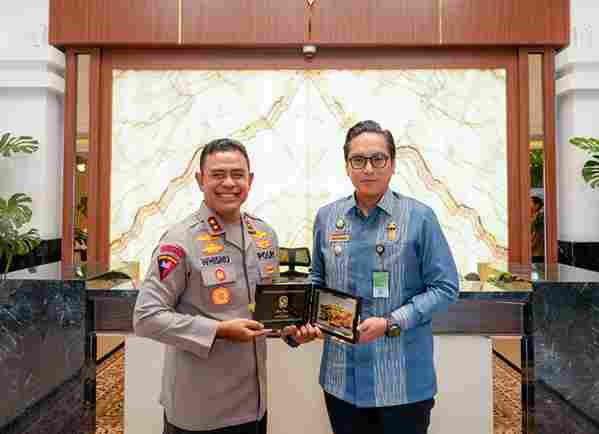 Wali Kota Medan Rico Tri Putra Bayu Waas, bertemu Kapolda Sumatera Utara, Irjen Pol Whisnu Hermawan Februanto, di Mapolda Sumut, Jalan Sisingamangaraja, Medan, Selasa (9/9/2025). 