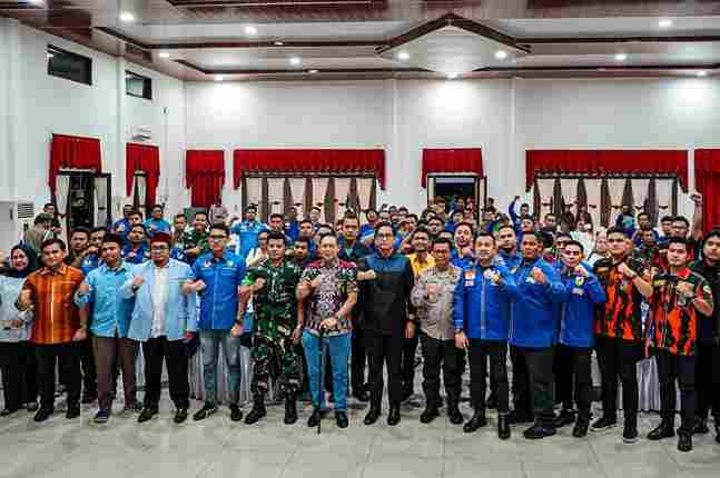 Wali Kota Medan, Rico Tri Putra Bayu Waas, menghadiri Silaturahmi Pemuda yang digelar KNPI Medan di Gedung PKK Medan, Kamis (4/9/2025) malam.