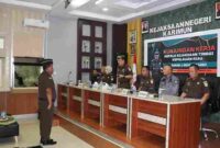 Kepala Kejaksaan Tinggi Kepulauan Riau J. Devy Sudarso melaksanakan kunjungan kerja dan supervisi ke Kejaksaan Negeri Karimun, dorong optimalisasi pelayanan dan penegakan hukum yang humanis dan berkeadilan, Senin (15/09/2025).
