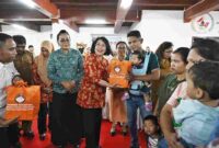 Ketua Dharma Wanita Persatuan (DWP) Provinsi Sumatera Utara (Sumut) Dita Togap Simangunsong melakukan kunjungan kerja dalam rangka Sosialisasi AD/RT pada Pengurus DWP Kabupaten Tapanuli Utara serta penyerahan bantuan stunting di Gedung Dekranasda Jalan SM.Raja Nomor 100 Tarutung, Kab.Taput,  Senin (8/9/2025).