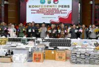 Wakil Gubernur Sumut, Surya menghadiri Konferensi Pers Gabungan BNN RI dengan Kapolda Sumut terkait Ungkap Kasus dan Pemusnahan Barang Bukti Narkoba di Mapolda Sumut, Jalan Sisingamangaraja, Medan, Jum'at (26/9/2025).