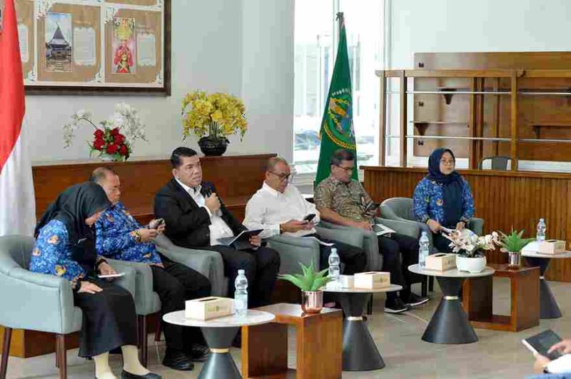 Pemerintah Provinsi Sumatera Utara (Sumut) melalui sejumlah Organisasi Perangkat Daerah Provinsi Sumut melakukan Konferensi Pers di Anjungan Dekranasda Kantor Gubernur Sumut Jalan Diponegoro Kota Medan, Rabu (17/9). Hal tersebut dilakukan terkait Sumut yang telah meraih predikat Universal Health Coverage (UHC).