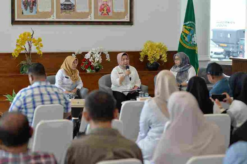Pemerintah Provinsi Sumatera Utara (Sumut) melalui Dinas Pemberdayaan Perempuan, Perlindungan Anak dan Keluarga Berencana (P3AKB) Sumut dan Dinas Ketenegakerjaan Sumut melakukan Konferensi Pers terkait pencegahan Pekerja Migran Ilegal dan korban Tindak Pidana Perdagangan Orang (TPPO) di Lobby Dekranasda Lantai 1 Kantor Gubernur Sumut Jalan Diponengoro Kota Medan. Rabu (24/9).